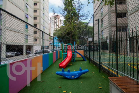 Image 42 - 1015356