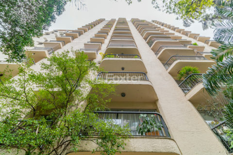Image 33 - 1015900