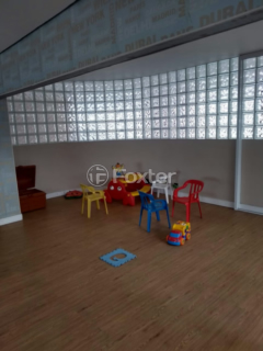 Image 29 - 752857
