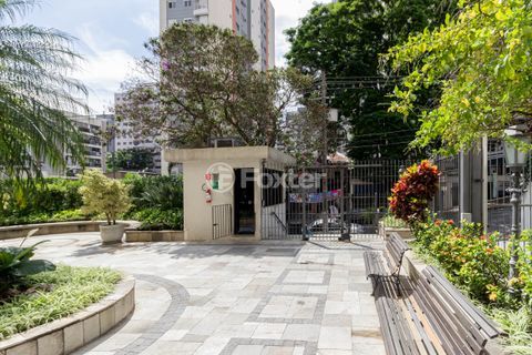 Image 37 - 1004357