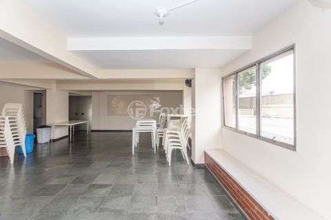 Image 40 - 315980