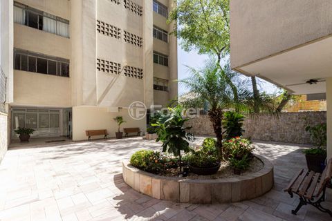 Image 21 - 926587
