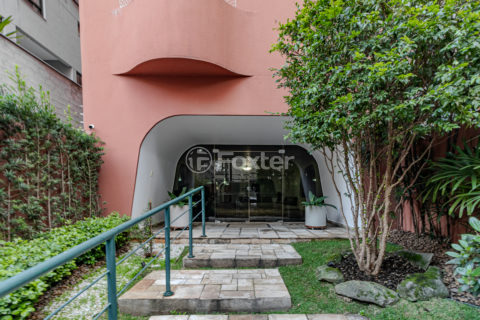 Image 35 - 1010390
