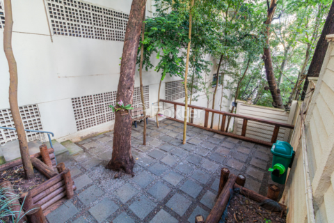 Image 19 - 990477
