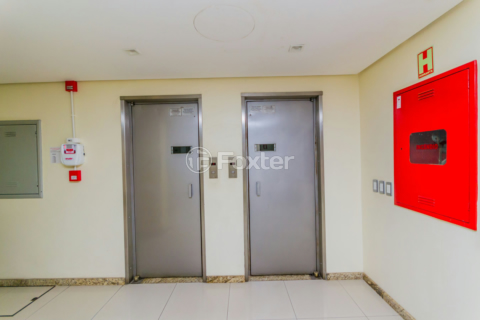 Image 32 - 1000559