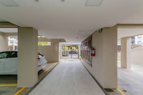 Image 42 - 1004142