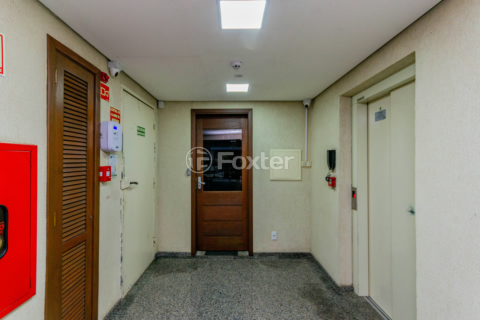 Image 39 - 1004142