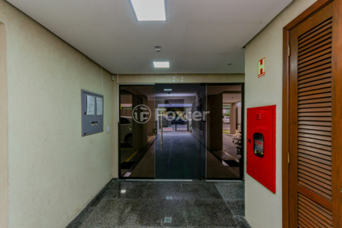 Image 40 - 1004142