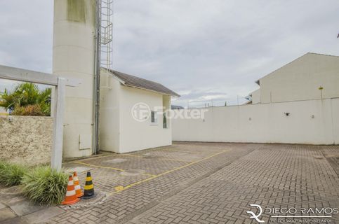 Image 34 - 931320