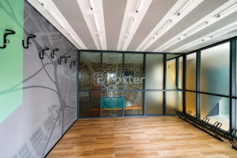 Image 21 - 895859