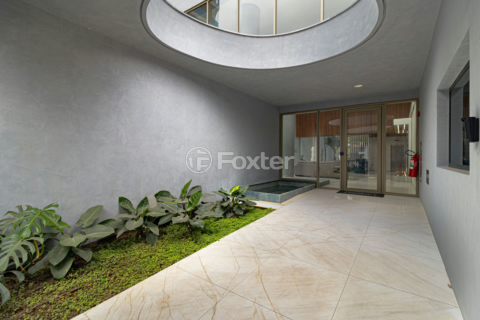 Image 40 - 923700