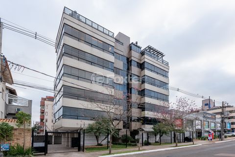 Image 32 - 882998