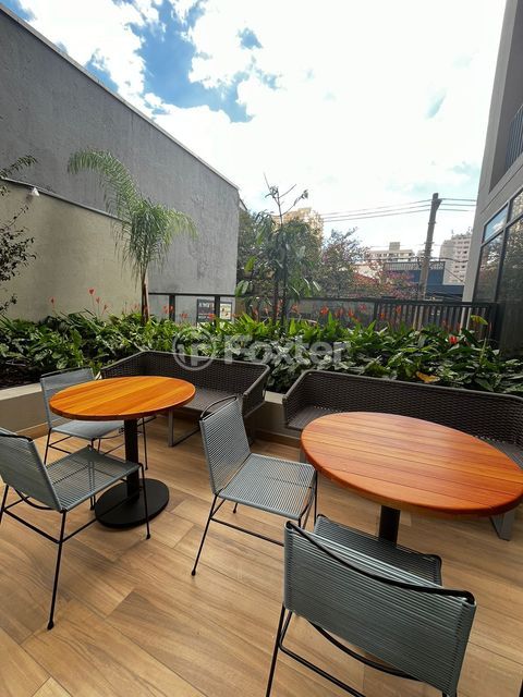 Image 37 - 1004785