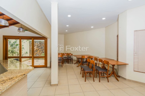 Image 38 - 752585