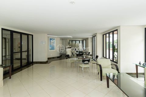 Image 32 - 826553