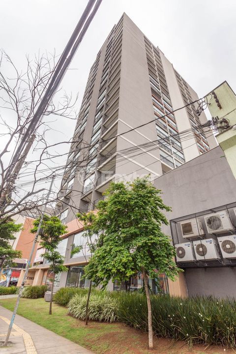 Image 20 - 827490