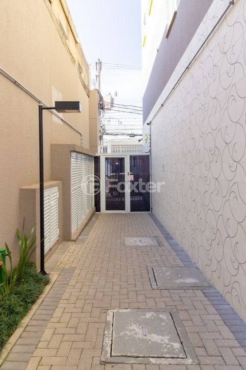 Image 37 - 887518