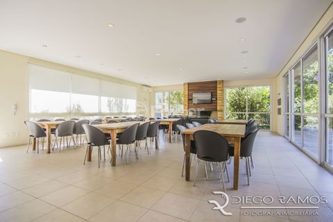 Image 21 - 737412