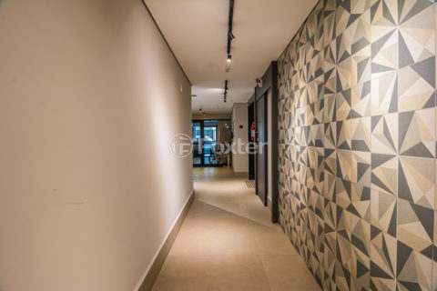 Image 20 - 1004633