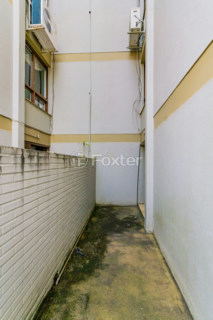 Image 29 - 987992