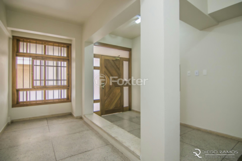 Image 33 - 883200