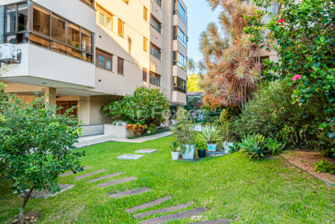 Image 33 - 1000505
