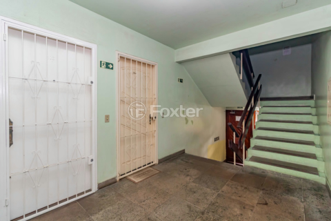 Image 23 - 982558