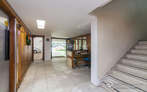 Image 40 - 1008357
