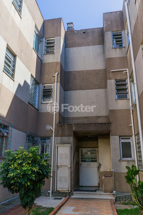 Image 20 - 1006483