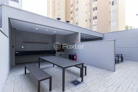 Image 32 - 898632