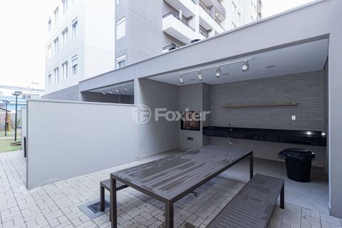 Image 34 - 898632