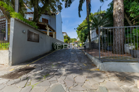 Image 9 - 879168