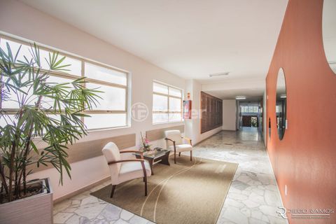 Image 31 - 956015