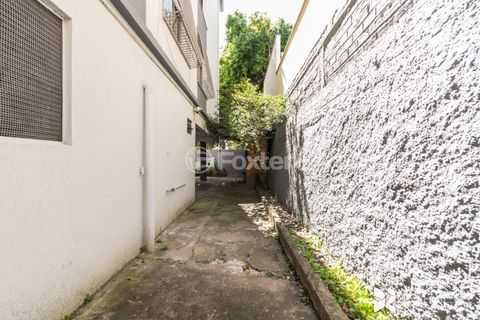 Image 27 - 882070