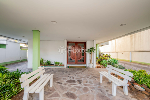 Image 34 - 935221