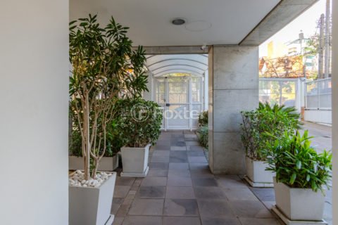 Image 33 - 1017805