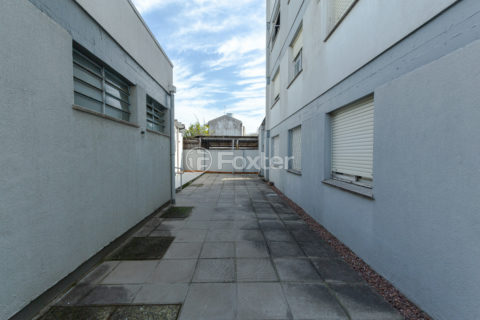 Image 40 - 1010557