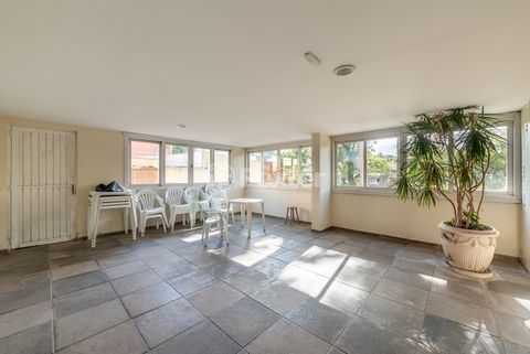 Image 32 - 979758