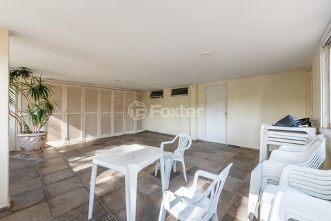 Image 33 - 979758