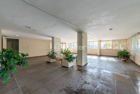 Image 31 - 979758