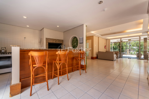 Image 33 - 989982