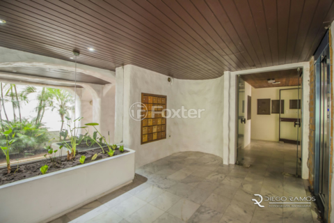 Image 33 - 879383