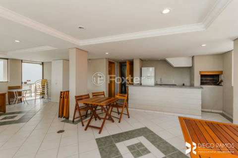 Image 33 - 1009933