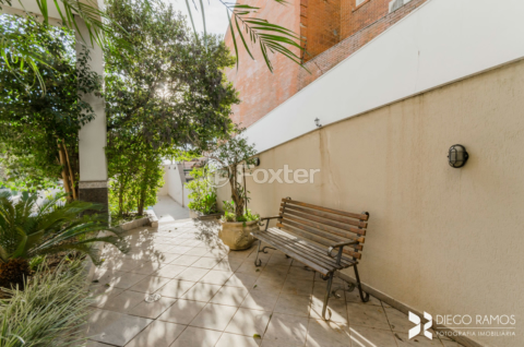 Image 39 - 1009933