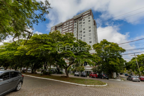 Image 37 - 984981