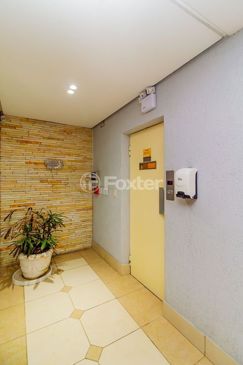Image 3 - 1004483