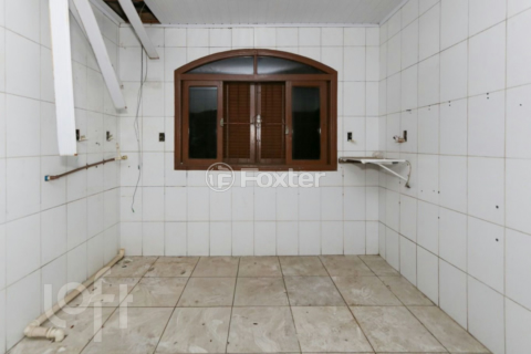 Image 20 - 1000047
