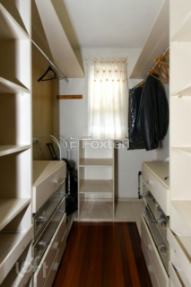 Image 32 - 1000184