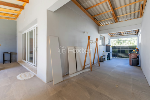 Image 38 - 1000344