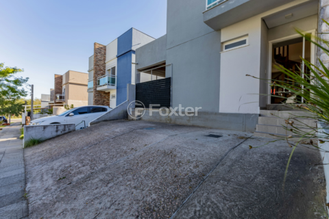 Image 42 - 1000344